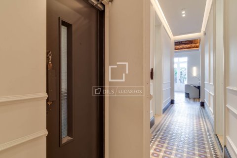 Huoneisto myytävänä Barcelona, Espanja, 3 makuuhuonetta, 194 m2 No. 164608 - kuva 22