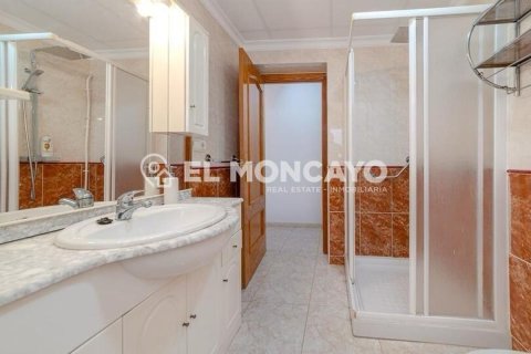 House for sale in Guardamar del Segura, Alicante, Spain 3 bedrooms, 106 sq.m. No. 149071 - photo 23