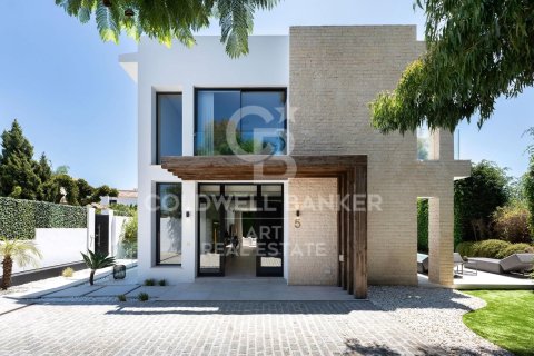 Hus i Estepona, Malaga, Spanien 4 sovrum, 249 kvm. Nr. 158168