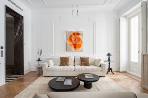 Huoneisto Madrid, Espanja 3 makuuhuonetta, 226 m2 No. 158167