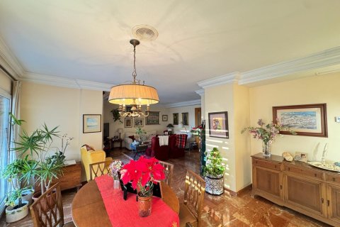 Apartamento en Torrevieja, Alicante, España 4 dormitorios, 256 m2 No. 147730