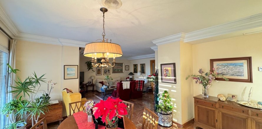 Apartamento en Torrevieja, Alicante, España 4 dormitorios, 256 m2 No. 147730