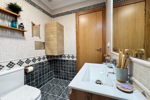 Penthouse w Torrevieja, Alicante, Hiszpania 2 sypialnie, 79 mkw. nr 143911 – zdjęcie 23