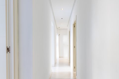 Продажа квартиры в Мадрид, Испания 4 спальни, 164м2 №187832 - фото 20