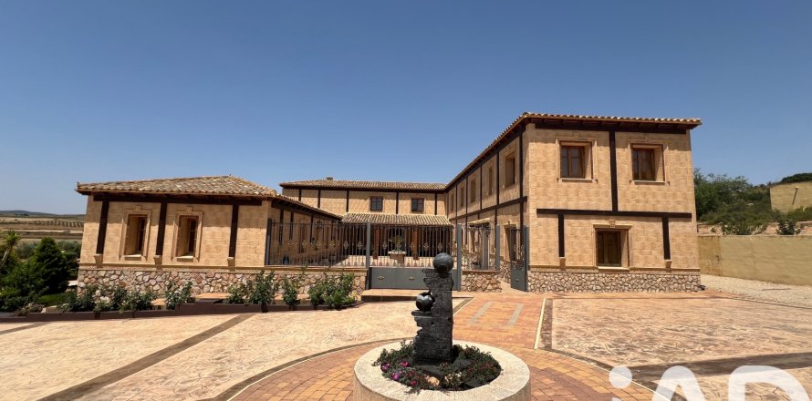 Parcela en Albacete, España 7400000 m2 No. 187982