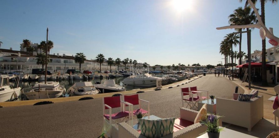 Cafe / restaurant Cala'n Bosch, Menorca, Espagne 145 m2 No. 138291