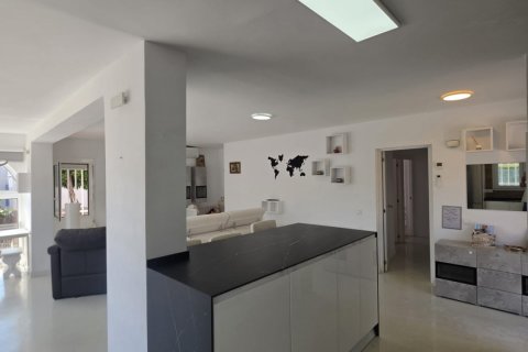Продажа дома в Л'Аметлья-де-Мар, Таррагона, Испания 4 спальни, 160м2 №187765 - фото 15