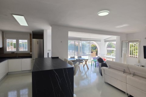 Продажа дома в Л'Аметлья-де-Мар, Таррагона, Испания 4 спальни, 160м2 №187765 - фото 11