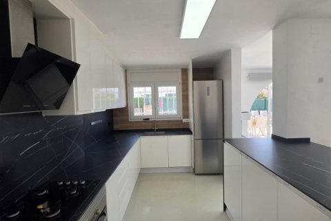 Продажа дома в Л'Аметлья-де-Мар, Таррагона, Испания 4 спальни, 160м2 №187765 - фото 13