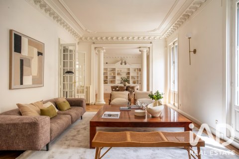 Продажа квартиры в Мадрид, Испания 3 спальни, 246м2 №187763 - фото 1
