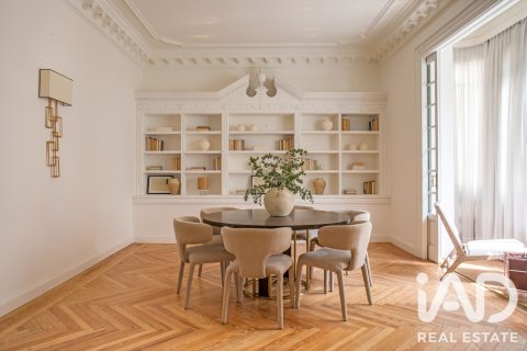 Продажа квартиры в Мадрид, Испания 3 спальни, 246м2 №187763 - фото 2