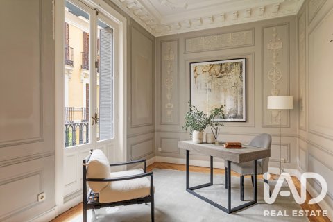 Продажа квартиры в Мадрид, Испания 3 спальни, 246м2 №187763 - фото 3