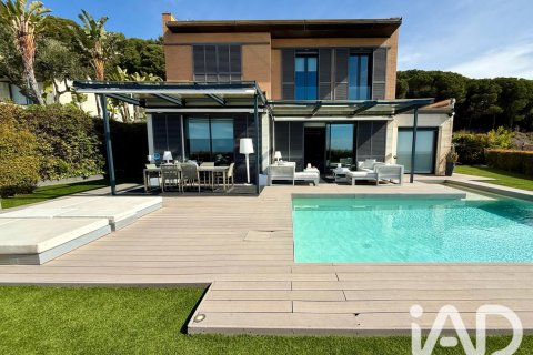 Продажа дома в Сан-Висенс де Монтальт, Барселона, Испания 5 спален, 244м2 №187762 - фото 1