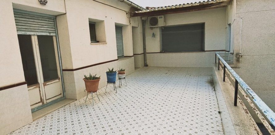 Hus i Monovar, Alicante, Spanien 4 sovrum, 800 kvm. Nr. 153569