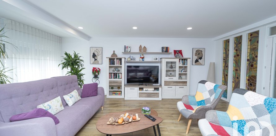 Apartamento en León, España 4 dormitorios, 220 m2 No. 153568