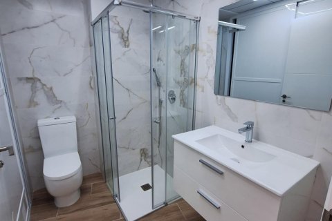 Apartment for sale in Villamartin, Alicante, Spain 2 bedrooms, 85 sq.m. No. 165355 - photo 5