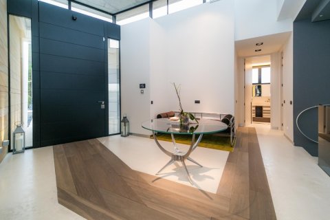 Huvila vuokrattavana Las Rozas de Madrid, Madrid, Espanja, 7 makuuhuonetta, 750 m2 No. 155286 - kuva 16