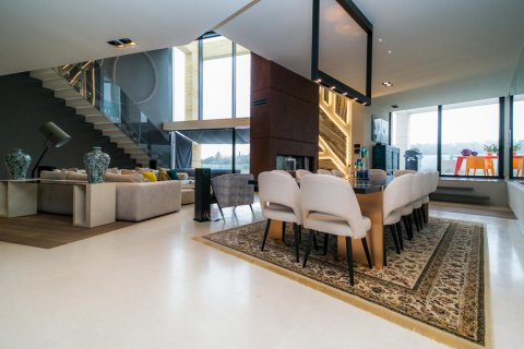 Huvila vuokrattavana Las Rozas de Madrid, Madrid, Espanja, 7 makuuhuonetta, 750 m2 No. 155286 - kuva 4