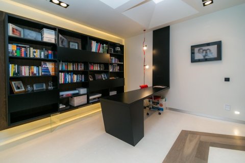 Huvila vuokrattavana Las Rozas de Madrid, Madrid, Espanja, 7 makuuhuonetta, 750 m2 No. 155286 - kuva 15