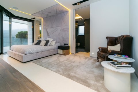 Huvila vuokrattavana Las Rozas de Madrid, Madrid, Espanja, 7 makuuhuonetta, 750 m2 No. 155286 - kuva 9