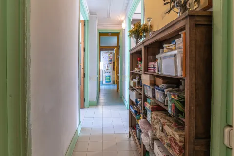 Apartment for sale in Barcelona, Spain 8 bedrooms, 230 sq.m. No. 166943 - photo 9