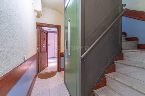 Apartment for sale in Barcelona, Spain 8 bedrooms, 230 sq.m. No. 166943 - photo 27