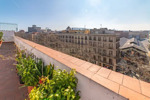 Apartment for sale in Barcelona, Spain 8 bedrooms, 230 sq.m. No. 166943 - photo 8