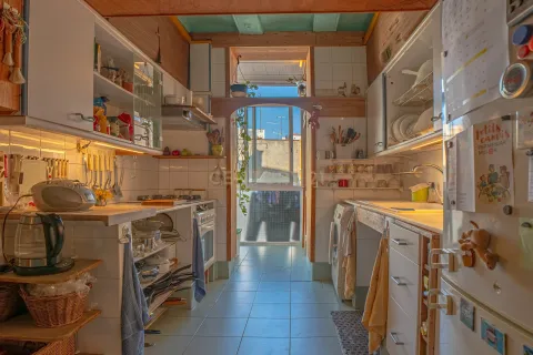 Apartment for sale in Barcelona, Spain 8 bedrooms, 230 sq.m. No. 166943 - photo 11