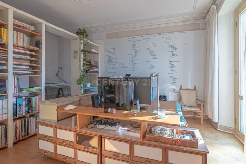 Apartment for sale in Barcelona, Spain 8 bedrooms, 230 sq.m. No. 166943 - photo 18