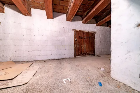 Apartment for sale in Barcelona, Spain 8 bedrooms, 230 sq.m. No. 166943 - photo 23
