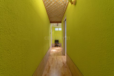 Apartment for sale in Barcelona, Spain 8 bedrooms, 230 sq.m. No. 166943 - photo 24