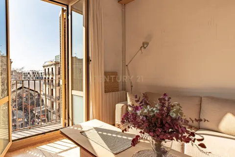 Apartment for sale in Barcelona, Spain 8 bedrooms, 230 sq.m. No. 166943 - photo 3