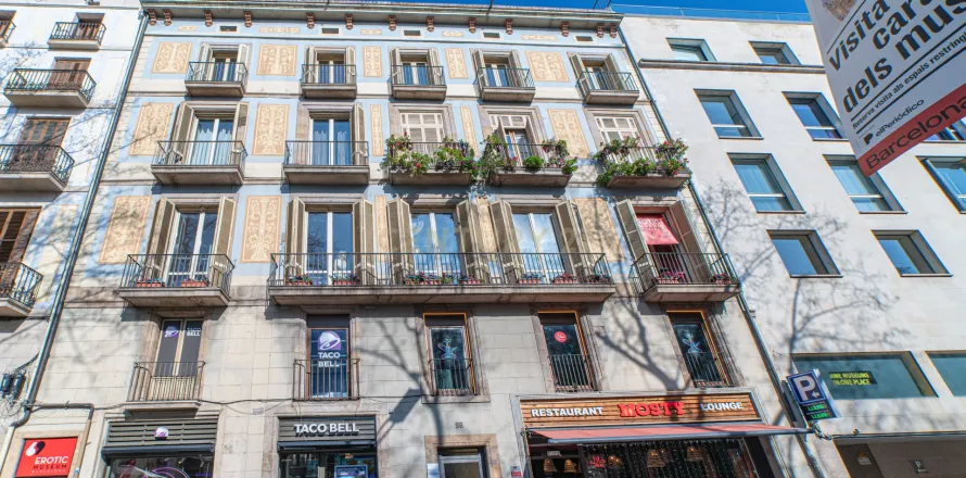 Apartment in Barcelona, Spain 8 bedrooms, 230 sq.m. No. 166943
