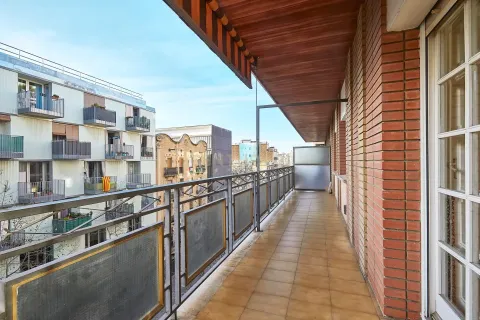 Huoneisto myytävänä Barcelona, Espanja, 4 makuuhuonetta, 134 m2 No. 166944 - kuva 5