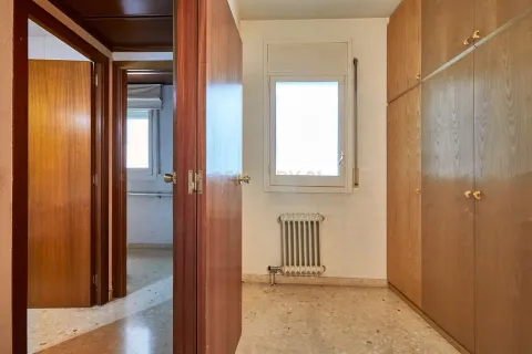 Huoneisto myytävänä Barcelona, Espanja, 4 makuuhuonetta, 134 m2 No. 166944 - kuva 23