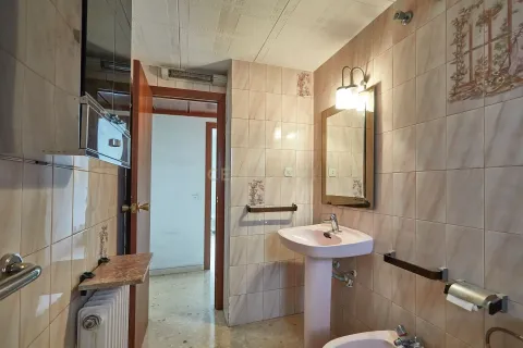 Huoneisto myytävänä Barcelona, Espanja, 4 makuuhuonetta, 134 m2 No. 166944 - kuva 27
