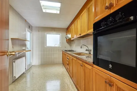 Huoneisto myytävänä Barcelona, Espanja, 4 makuuhuonetta, 134 m2 No. 166944 - kuva 9