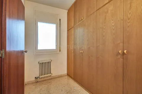 Huoneisto myytävänä Barcelona, Espanja, 4 makuuhuonetta, 134 m2 No. 166944 - kuva 24