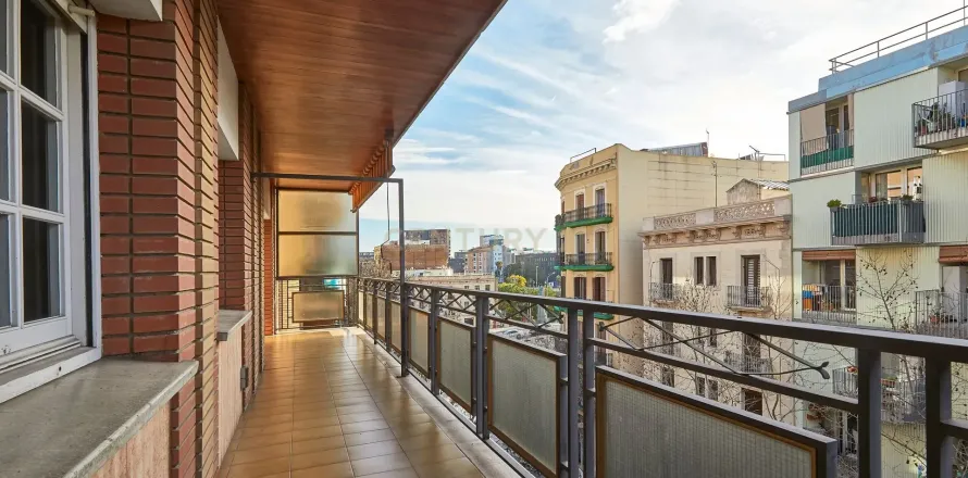 Huoneisto Barcelona, Espanja 4 makuuhuonetta, 134 m2 No. 166944