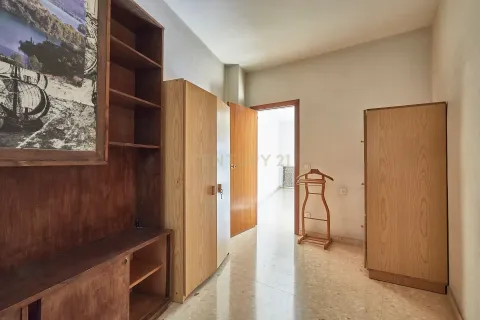 Huoneisto myytävänä Barcelona, Espanja, 4 makuuhuonetta, 134 m2 No. 166944 - kuva 19