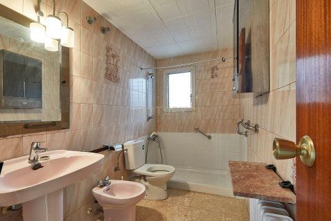 Huoneisto myytävänä Barcelona, Espanja, 4 makuuhuonetta, 134 m2 No. 166944 - kuva 26