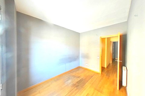Huoneisto myytävänä Sabadell, Barcelona, Espanja, 4 makuuhuonetta, 90 m2 No. 166941 - kuva 23
