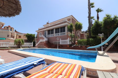 Villa a Algorfa, Alicante, Spagna 4 camere da letto, 412 mq. N° 146577