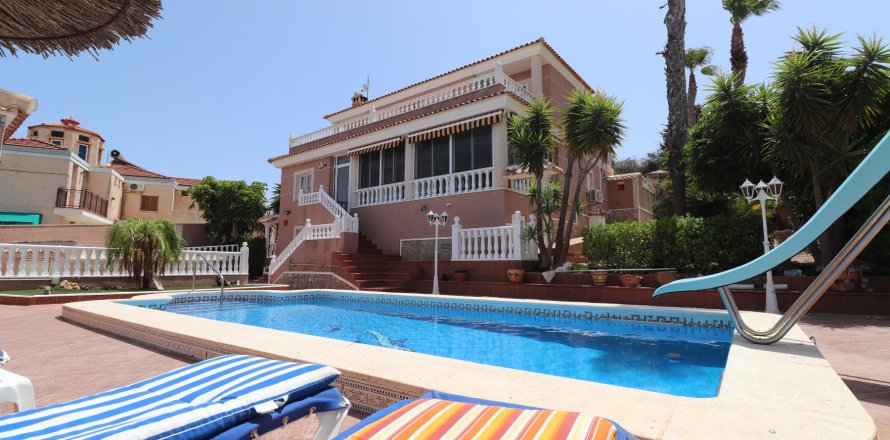 Villa in Algorfa, Alicante, Spain 4 bedrooms, 412 sq.m. No. 146577