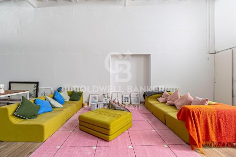 Продажа квартиры в Барселона, Испания 1 спальня, 174м2 №157167 - фото 2
