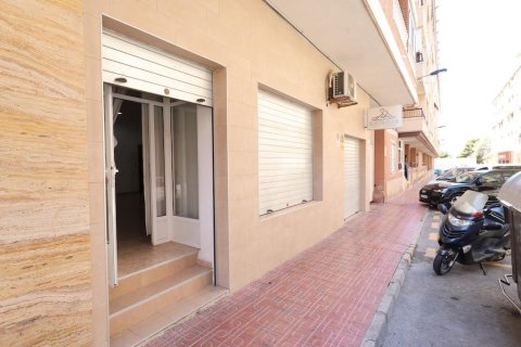 Proprietà commerciale in vendita a Torrevieja, Alicante, Spagna 1 camera da letto, 100 mq. N° 183085 - foto 1
