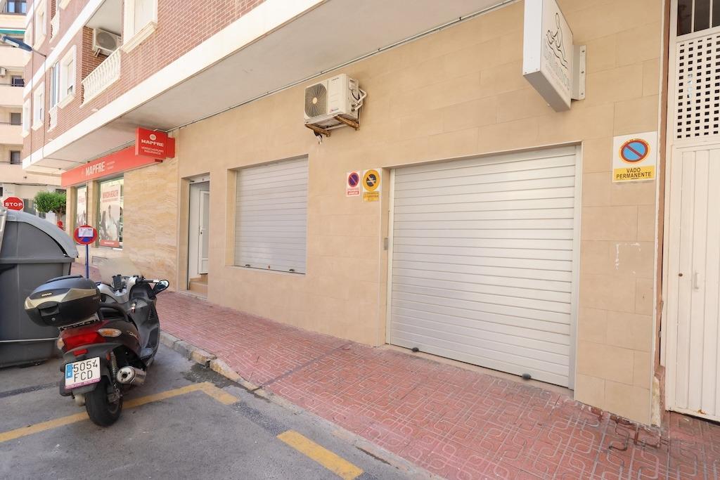 Commercial property in Torrevieja, Alicante, Spain 1 bedroom, 100 sq.m. No. 183085