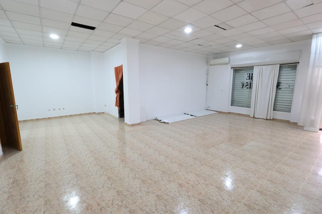 Commercial property in Torrevieja, Alicante, Spain 1 bedroom, 100 sq.m. No. 183085