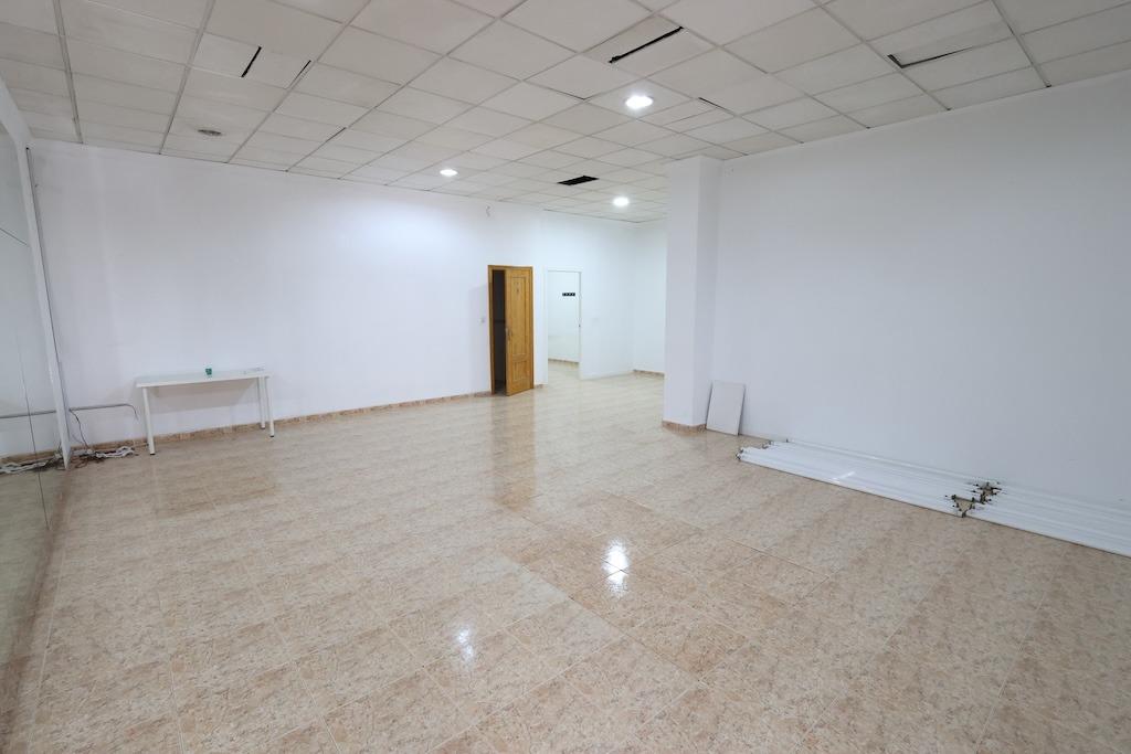 Commercial property in Torrevieja, Alicante, Spain 1 bedroom, 100 sq.m. No. 183085