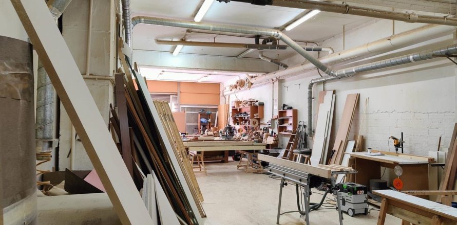 Commercial property à L'Hospitalet de Llobregat, Barcelona, Espagne 200 m2 No. 167353